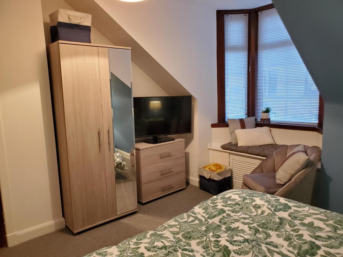 Carvetii - Mayhaven House - Tranquil Cul-De-Sac - 2 Bedrooms, Sleeps 4 Guests Dunfermline Bagian luar foto