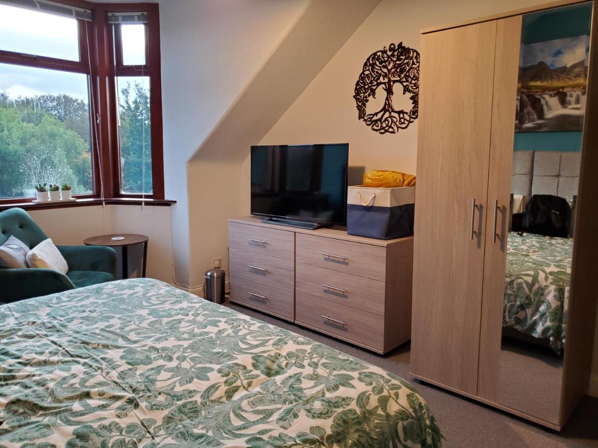 Carvetii - Mayhaven House - Tranquil Cul-De-Sac - 2 Bedrooms, Sleeps 4 Guests Dunfermline Bagian luar foto